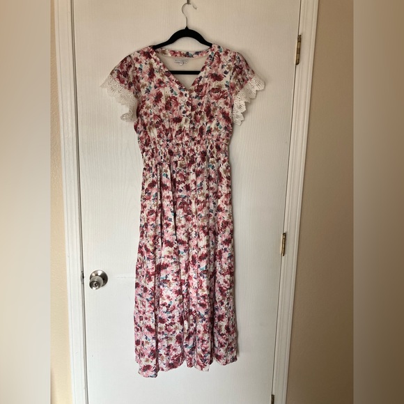 Baltic Born Dresses & Skirts - Baltic Born Floral Maxi Dress with Lace Sleeves, small